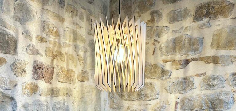 Décorer une maison en pierre : pensez à l&rsquo;éclairage 💡