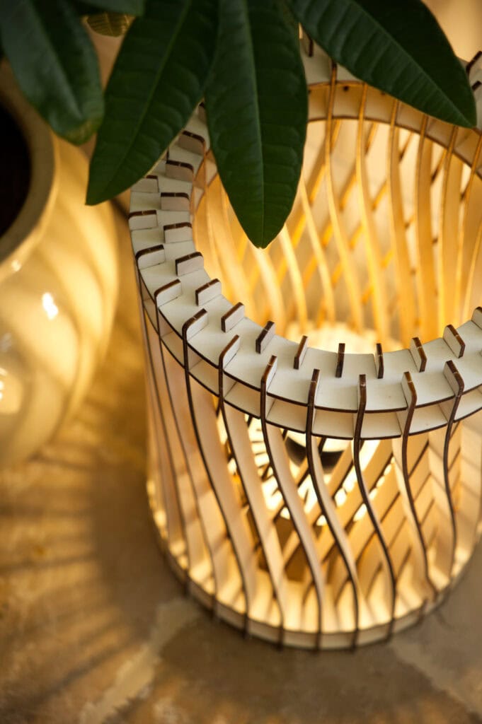 Vue de dessus et zoom sur une lampe à poser déco