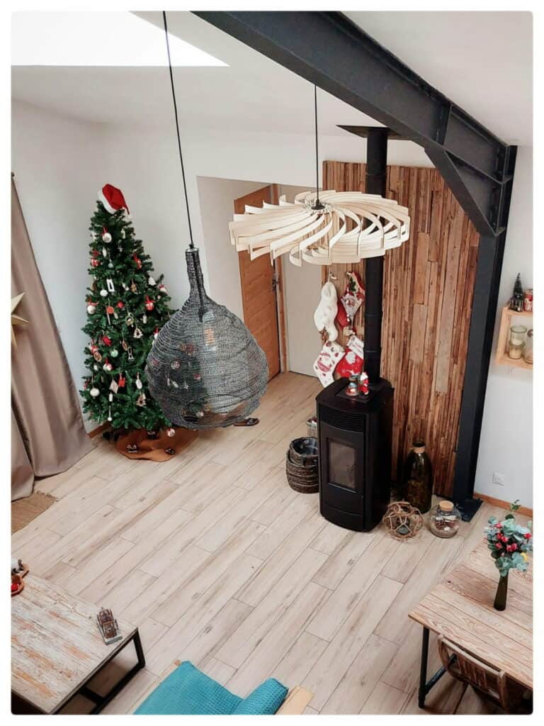 Un luminaire moderne en bois