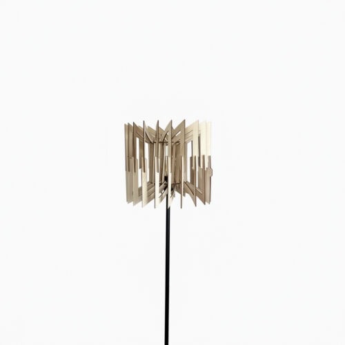 Lampadaire bois Léon L'accordéon – finition peuplier vu de profil